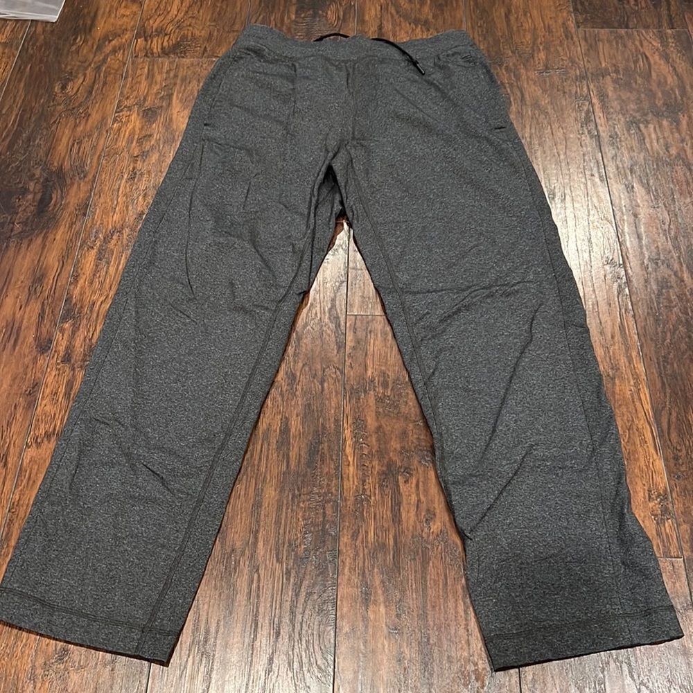 Lululemon Dk Grey Sweat Pants. Great Condition size L